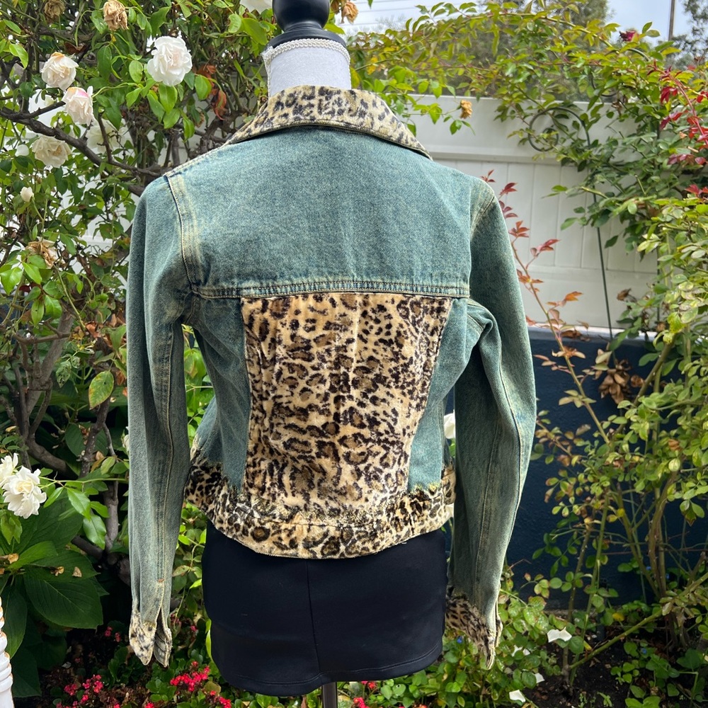 90s/Y2K cheetah jean jacket - Picture 3 of 4